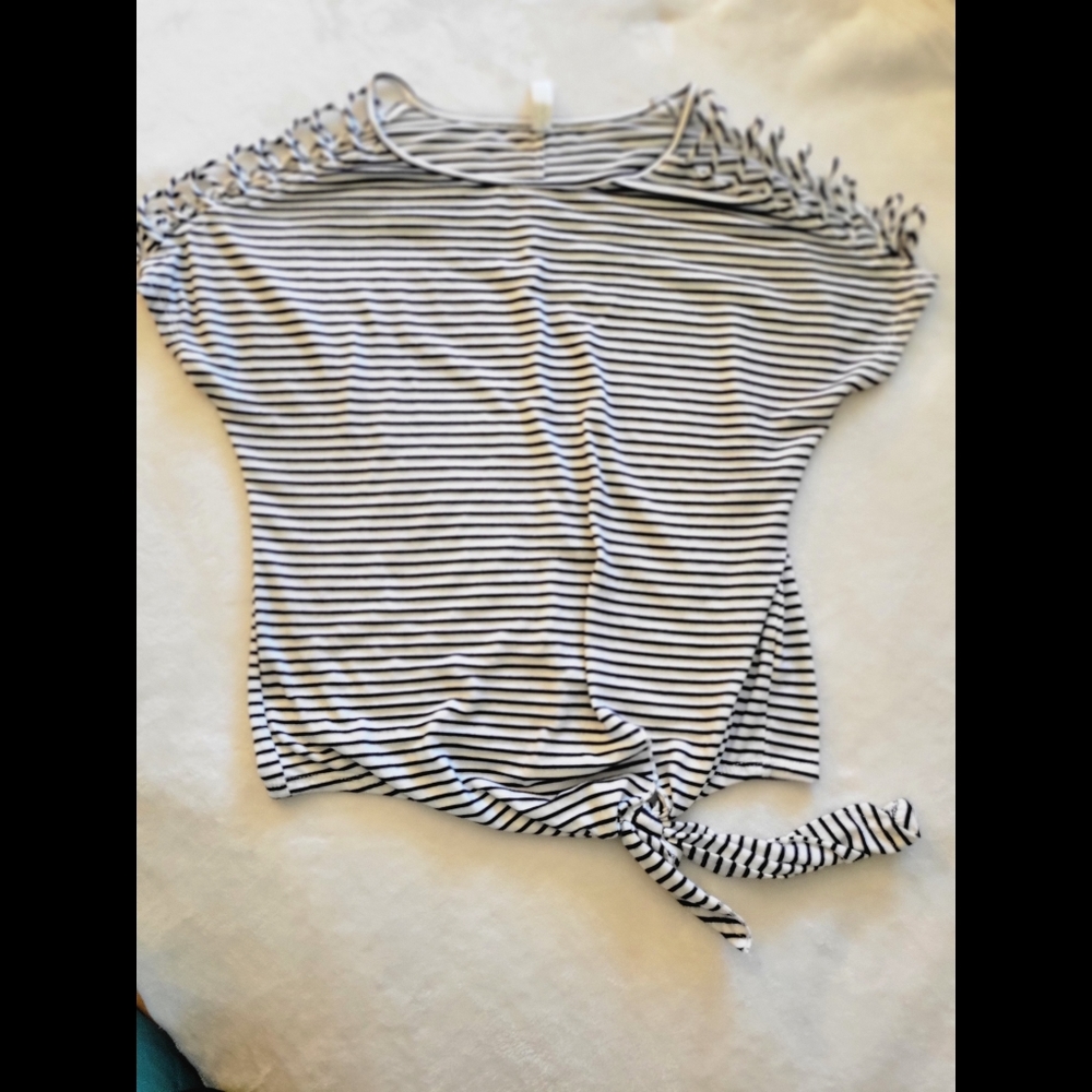 Juniors Perception Concept size small shirt